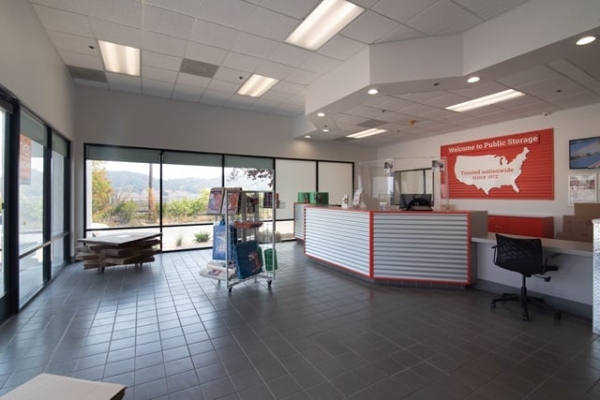 Facility photo: //images.sparefoot.com/medium/21603668e90b8acd248.jpg