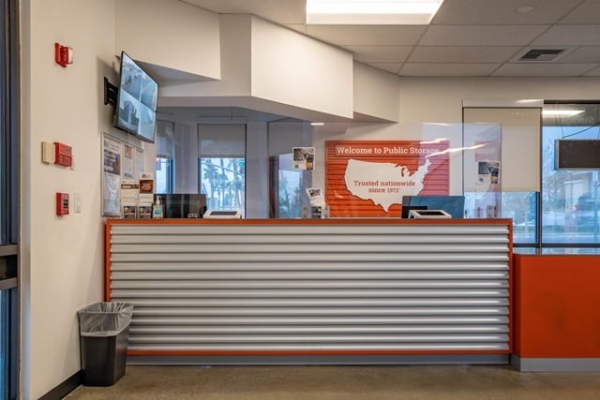 Facility photo: //images.sparefoot.com/medium/2160376890b46386dcd.jpg
