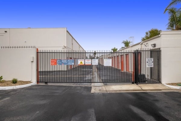 Facility photo: //images.sparefoot.com/medium/2160376890b46505500.jpg