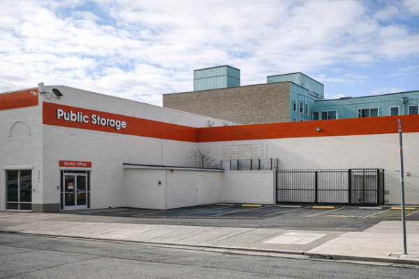 Facility photo: //images.sparefoot.com/medium/21603869f5fb9655ad4.jpg