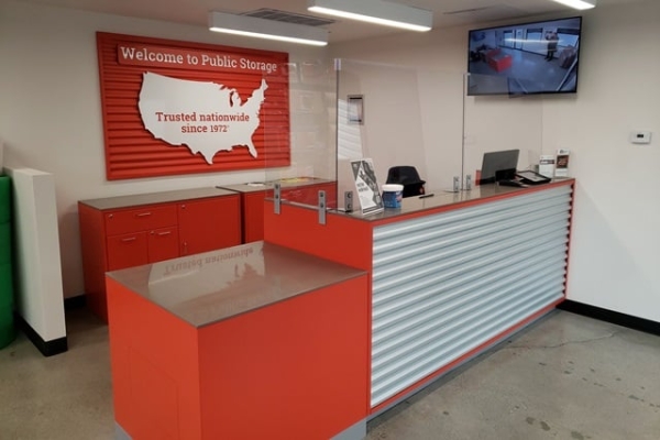 Facility photo: //images.sparefoot.com/medium/216039690f516fe753d.jpg