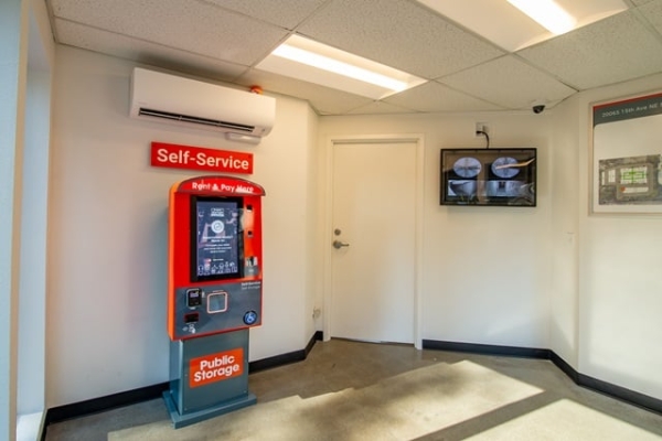 Facility photo: //images.sparefoot.com/medium/2160406936de5e29c9f.jpg