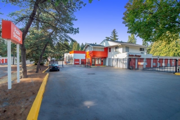 Facility photo: //images.sparefoot.com/medium/216040694018fe724e4.jpg