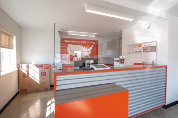 Facility photo: //images.sparefoot.com/medium/216041693ad4df52a33.jpg