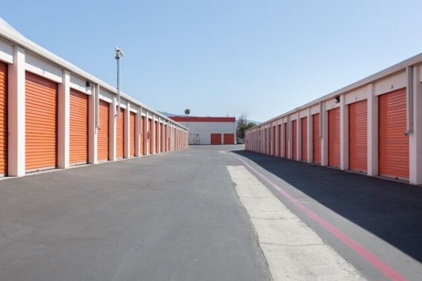 Facility photo: //images.sparefoot.com/medium/216042688f628f4d810.jpg