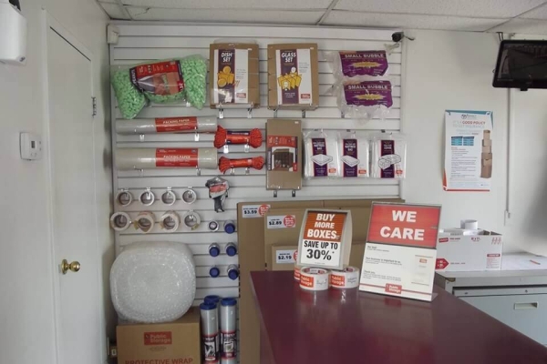 Facility photo: //images.sparefoot.com/medium/2160436878f7565a26c.jpg