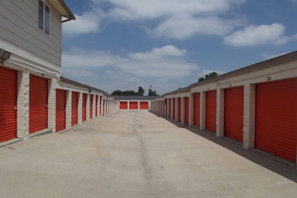 Facility photo: //images.sparefoot.com/medium/2160476930468c0fd55.jpg