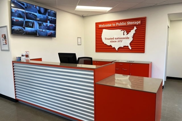 Facility photo: //images.sparefoot.com/medium/2160486910a57901564.jpg