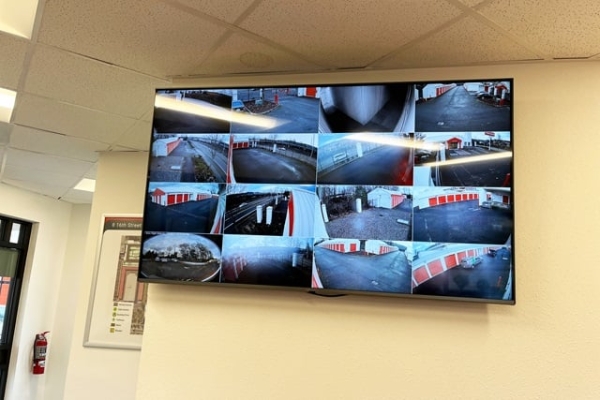 Facility photo: //images.sparefoot.com/medium/216048693981dc28baf.jpg