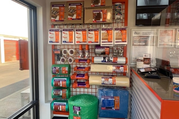 Facility photo: //images.sparefoot.com/medium/21604968b0585a2b0d7.jpg