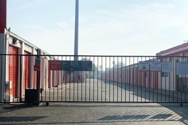 Facility photo: //images.sparefoot.com/medium/216049690caed50735f.jpg