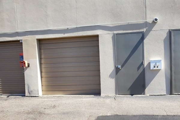 Facility photo: //images.sparefoot.com/medium/21605069440ce505c34.jpg