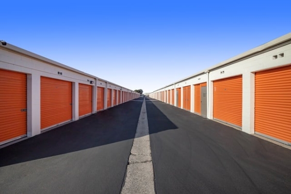 Facility photo: //images.sparefoot.com/medium/21605268af0ab2ed998.jpg