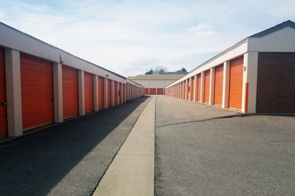 Facility photo: //images.sparefoot.com/medium/216053691f2329568c5.jpg