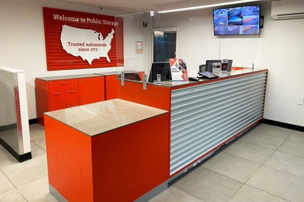 Facility photo: //images.sparefoot.com/medium/21605469f74bc94b7e7.jpg