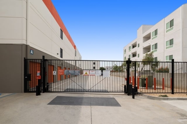 Facility photo: //images.sparefoot.com/medium/2160556890b3a0236a4.jpg