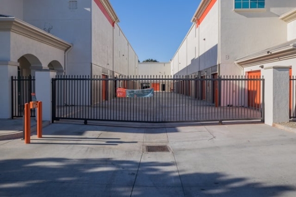 Facility photo: //images.sparefoot.com/medium/2160576877a77dccacc.jpg
