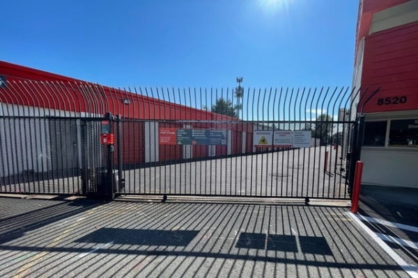 Facility photo: //images.sparefoot.com/medium/2160606910a5661be7a.jpg