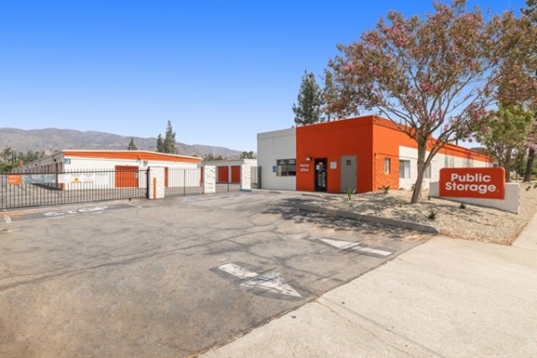 Facility photo: //images.sparefoot.com/medium/21606268e90b3032ee9.jpg