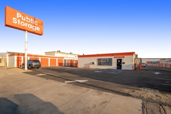 Facility photo: //images.sparefoot.com/medium/216067688e105217954.jpg