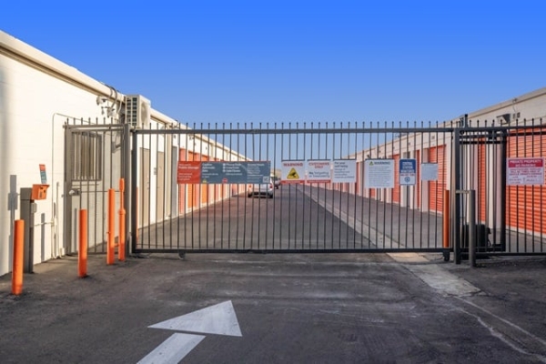 Facility photo: //images.sparefoot.com/medium/2160676920740489487.jpg