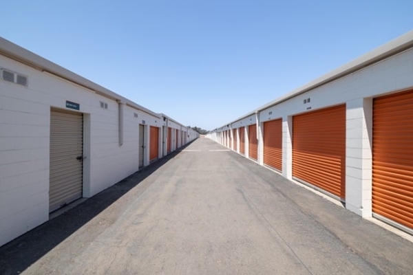 Facility photo: //images.sparefoot.com/medium/21607369188b3518b53.jpg