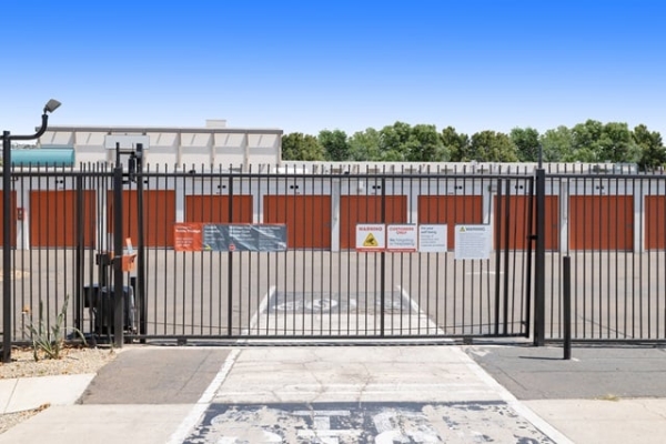 Facility photo: //images.sparefoot.com/medium/21607369188b36a307d.jpg