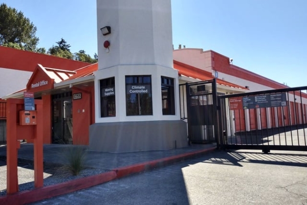 Storage Units at Public Storage - Renton - 1755 NE 48th Street - 1755 NE 48th Street