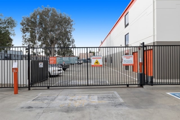 Storage Units at Public Storage - Los Angeles - 3821 Jefferson Blvd - 3821 Jefferson Blvd