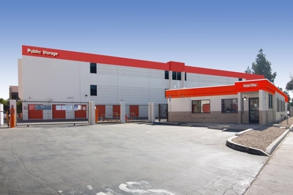 Facility photo: //images.sparefoot.com/medium/216079688e10693671f.jpg