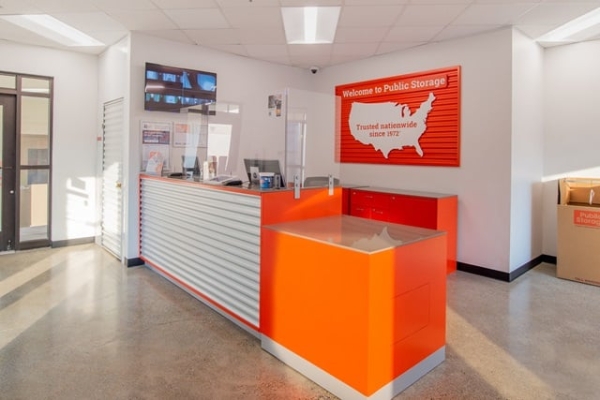 Facility photo: //images.sparefoot.com/medium/216080690f51c0c0223.jpg