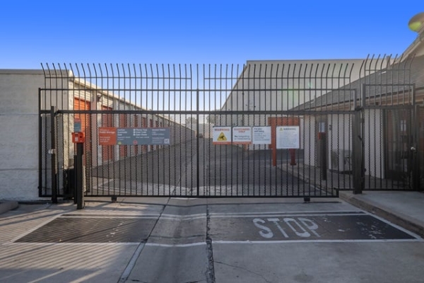 Facility photo: //images.sparefoot.com/medium/216081695530df1c1c9.jpg