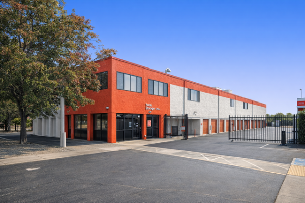 Facility photo: //images.sparefoot.com/medium/21608269ff34307ddef.jpg