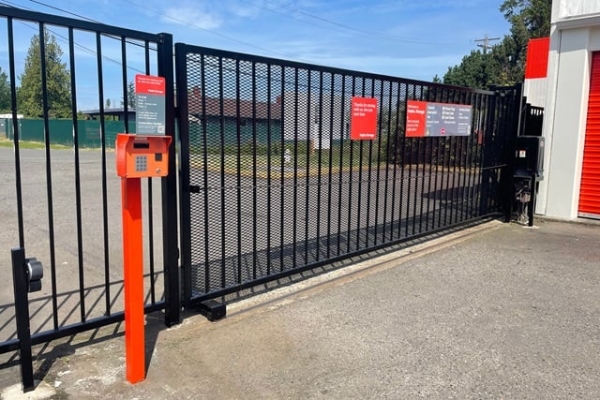 Facility photo: //images.sparefoot.com/medium/2160836936de73d18c3.jpg