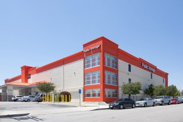 Facility photo: //images.sparefoot.com/medium/216084688e0fe9bc864.jpg