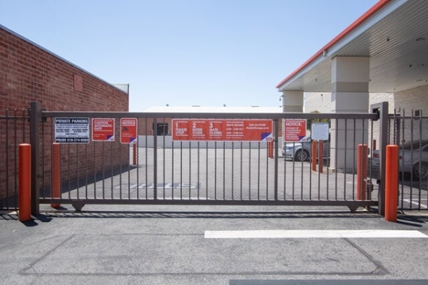 Facility photo: //images.sparefoot.com/medium/216084688e0fecd1c84.jpg