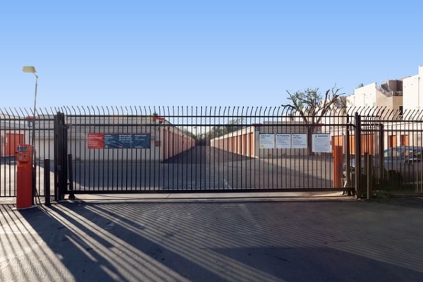 Facility photo: //images.sparefoot.com/medium/216088697235e49e55b.jpg