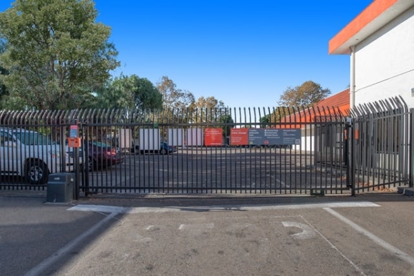 Facility photo: //images.sparefoot.com/medium/216090688e108bea4c9.jpg