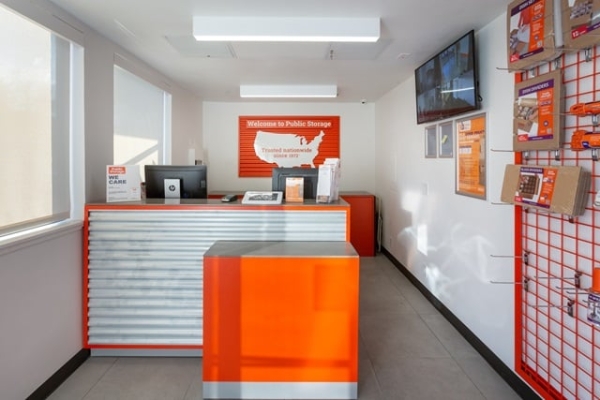 Facility photo: //images.sparefoot.com/medium/2160936999c1d5922bf.jpg