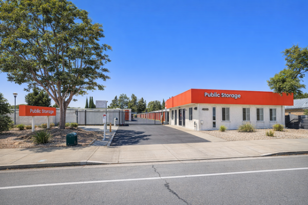 Facility photo: //images.sparefoot.com/medium/2160946999c1d1972b4.jpg