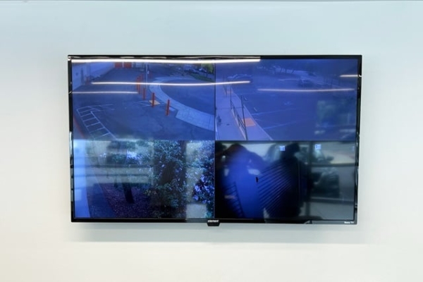 Facility photo: //images.sparefoot.com/medium/2160966984a78e2e30d.jpg