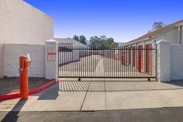 Facility photo: //images.sparefoot.com/medium/21609768c9644f4993d.jpg