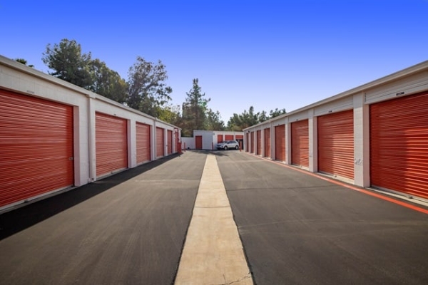 Facility photo: //images.sparefoot.com/medium/2160976a03328b287bc.jpg