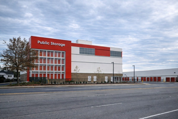 Facility photo: //images.sparefoot.com/medium/21609969f5fc2f0612f.jpg