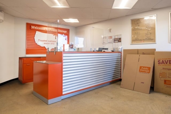 Facility photo: //images.sparefoot.com/medium/216101692da3200d59b.jpg