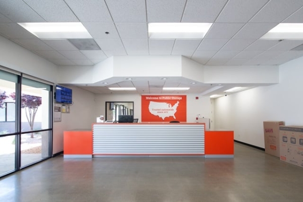 Facility photo: //images.sparefoot.com/medium/21610869f5fc3b7188a.jpg