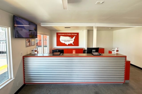 Facility photo: //images.sparefoot.com/medium/2161096892059dc05b0.jpg