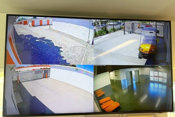 Facility photo: //images.sparefoot.com/medium/2161096892059eea59d.jpg