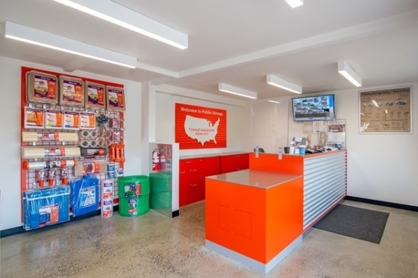 Facility photo: //images.sparefoot.com/medium/216113687e3e057e361.jpg