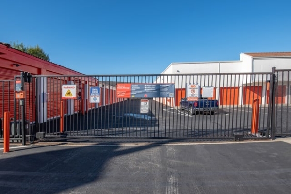 Facility photo: //images.sparefoot.com/medium/216114688e1064c2427.jpg